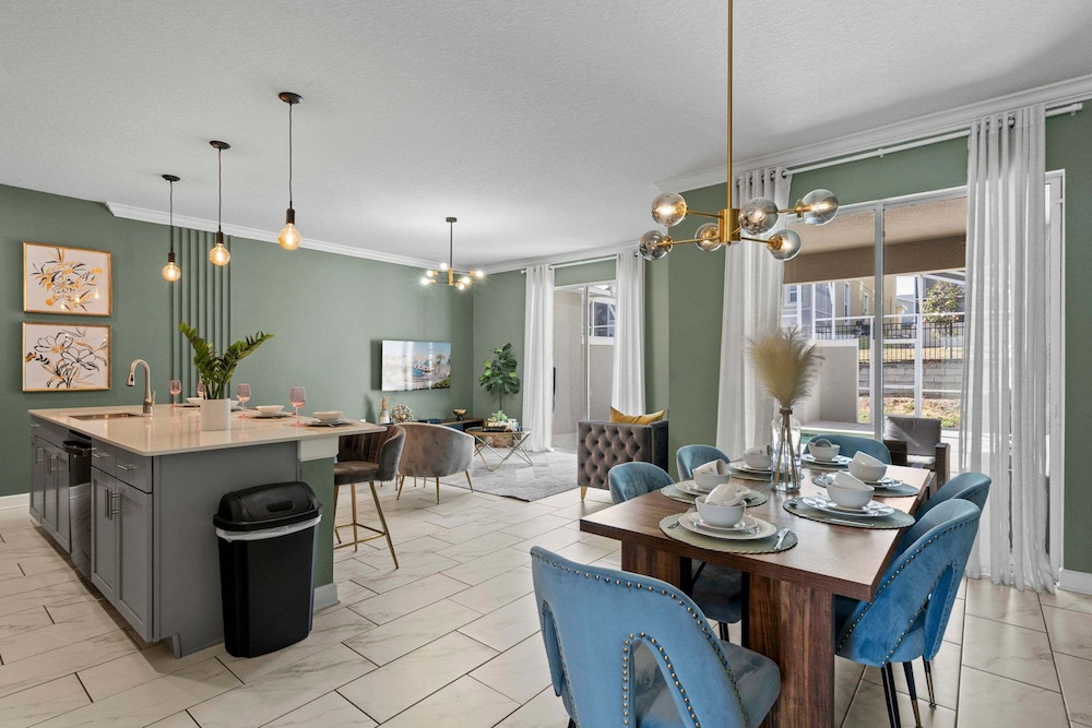 Chic 4BR Home With Mickey Star Wars Rooms