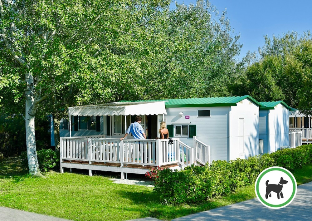 Isamar Holiday Village