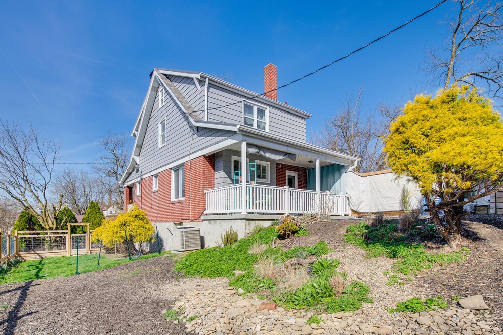 Pet-friendly Pittsburgh Home: 3 Mi to Downtown! view 2