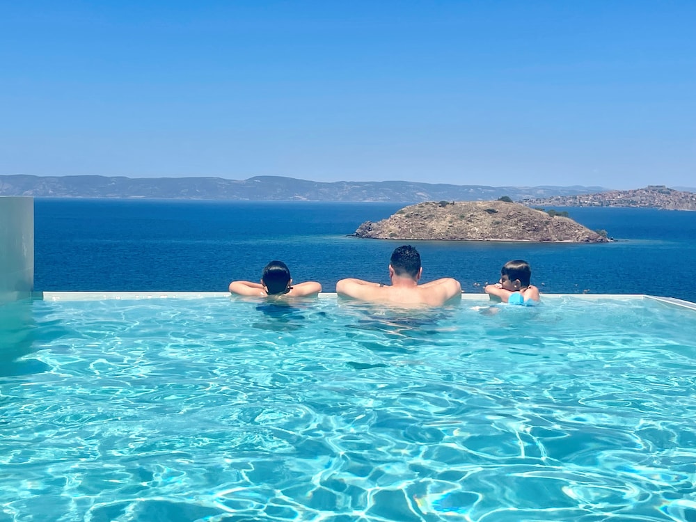 Eleia Seafront Rooms & Villas