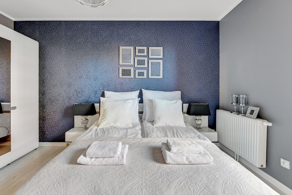 Aura - Riverside & Parking by Downtown Apartments