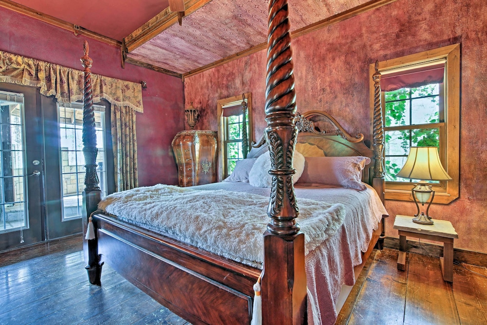 11 Mi to Dtwn: Murphy Gem w/ Hot Tub & Mtn Views! view 5