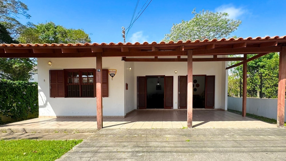 Casa Aconchegante a 100 metros da praia