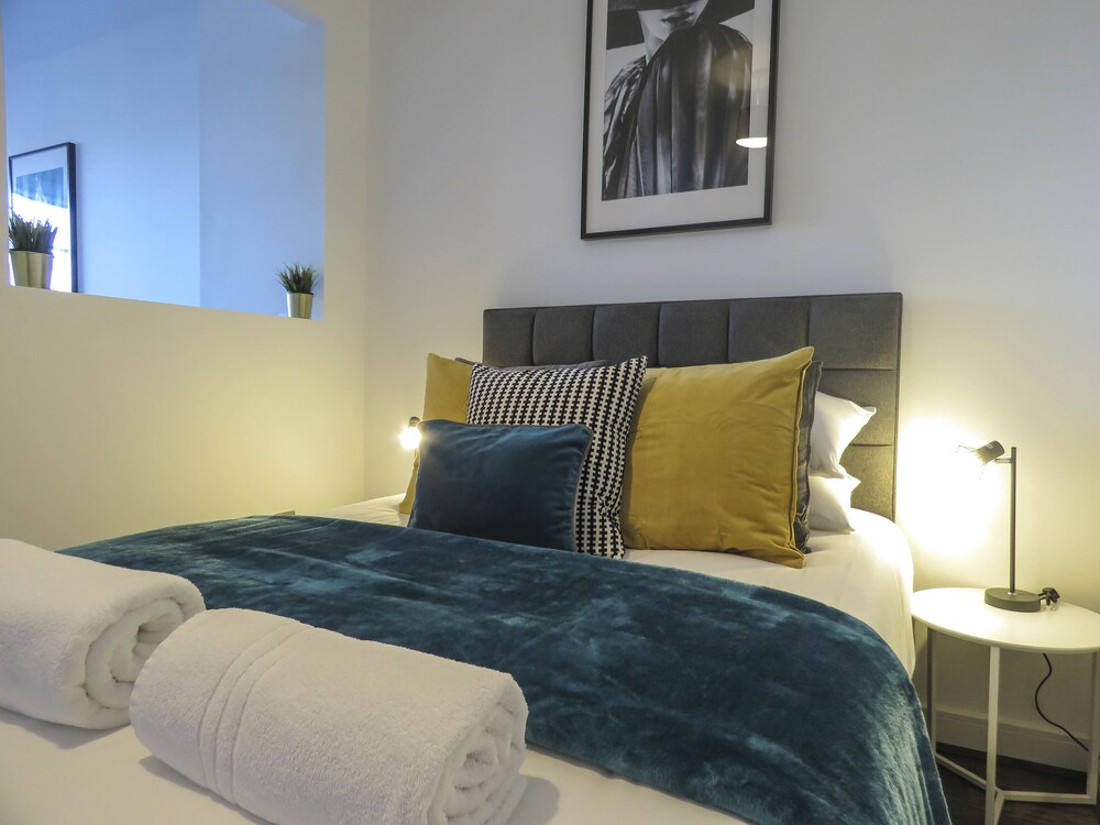 Tudors eSuites Birmingham Apartments Jewellery Quarter view 5