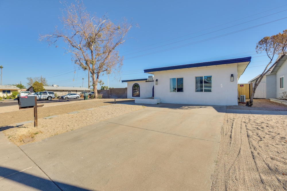 11 Mi to Dtwn Phoenix: Main House w/ Outdoor Oasis