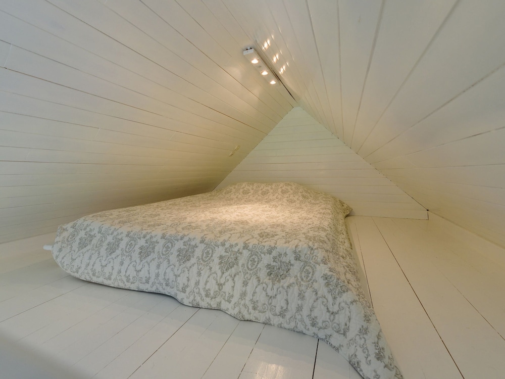 Peaceful Holiday Home in Plouguin With Indoor Pool view 5