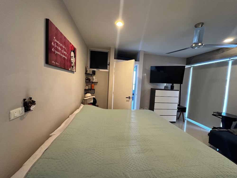 2BR Penthouse with Rooftop Pool