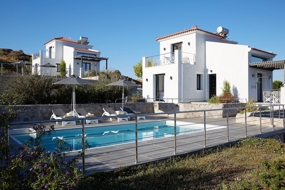 Eleia Seafront Rooms & Villas