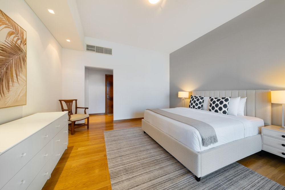 Maison Privee - Exclusive Apt with Seafront Views over Palm Jumeirah