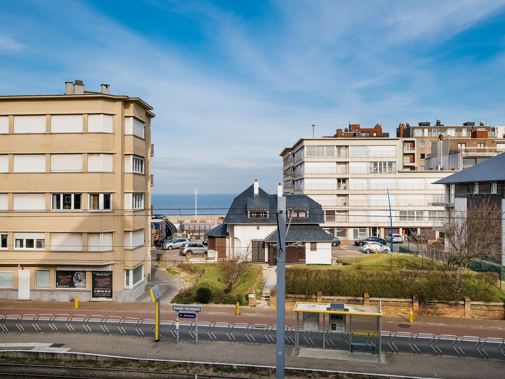 Apartment in St. Idesbald Near the Sea
