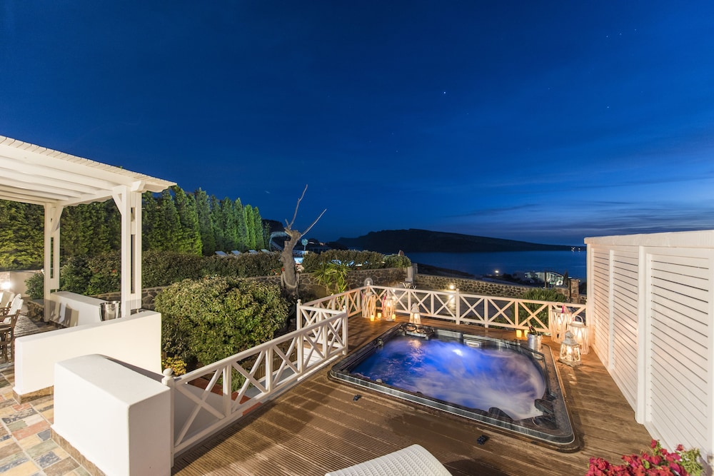 Oia Sunset Villas