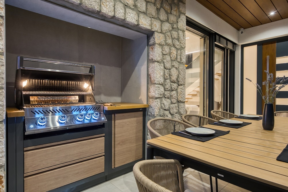 Luxury Seaview Villa Rosciola