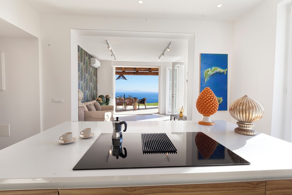 Design Villa With Infinity Pool & Li Galli View