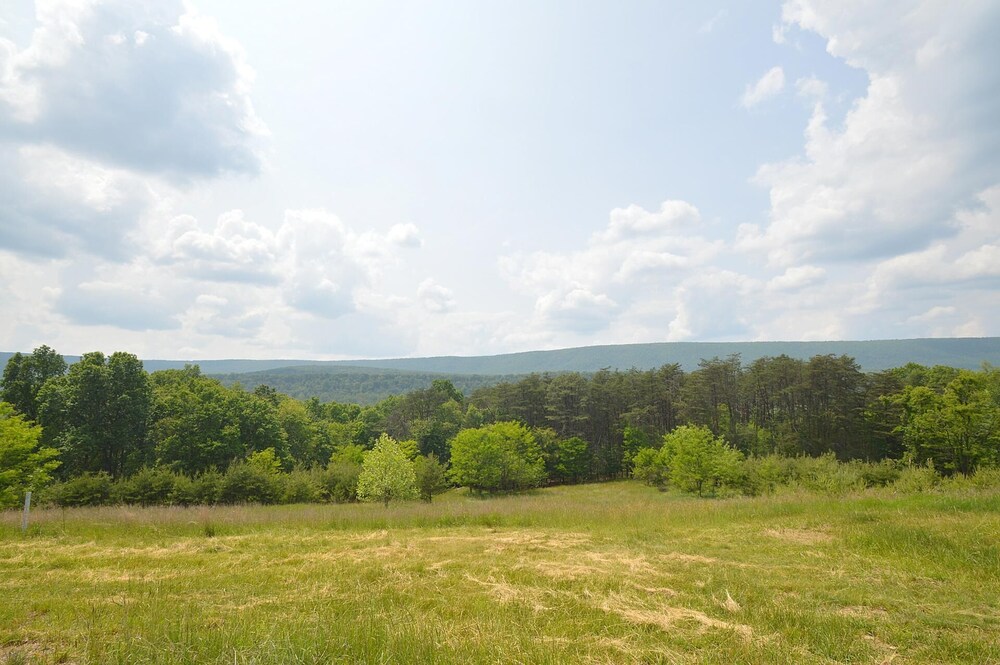 Black Bear Cabin - The Mountain Retreat!