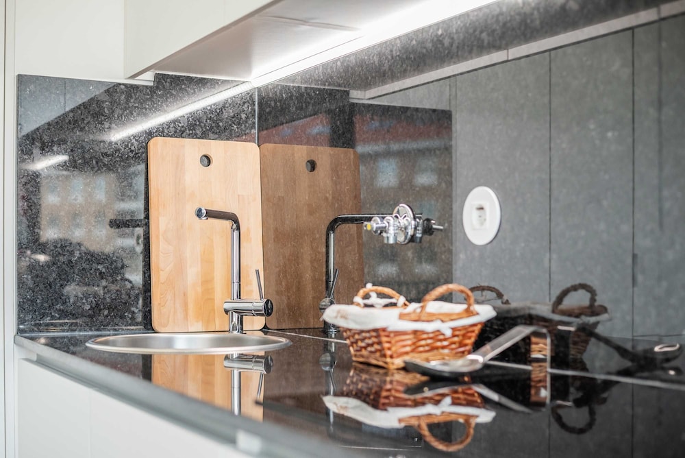 Liiiving in Matosinhos - Warm Vintage Apartment