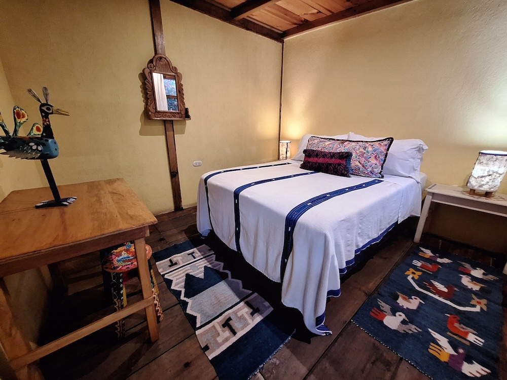Yellow House - Hostel