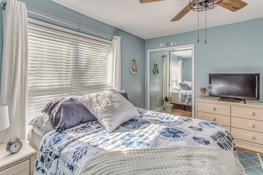 1 Mi to Ocean: Condo in North Myrtle Beach