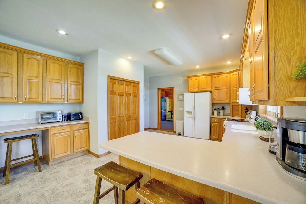 Live Large on Saddle Lake! Family Home w/ Dock