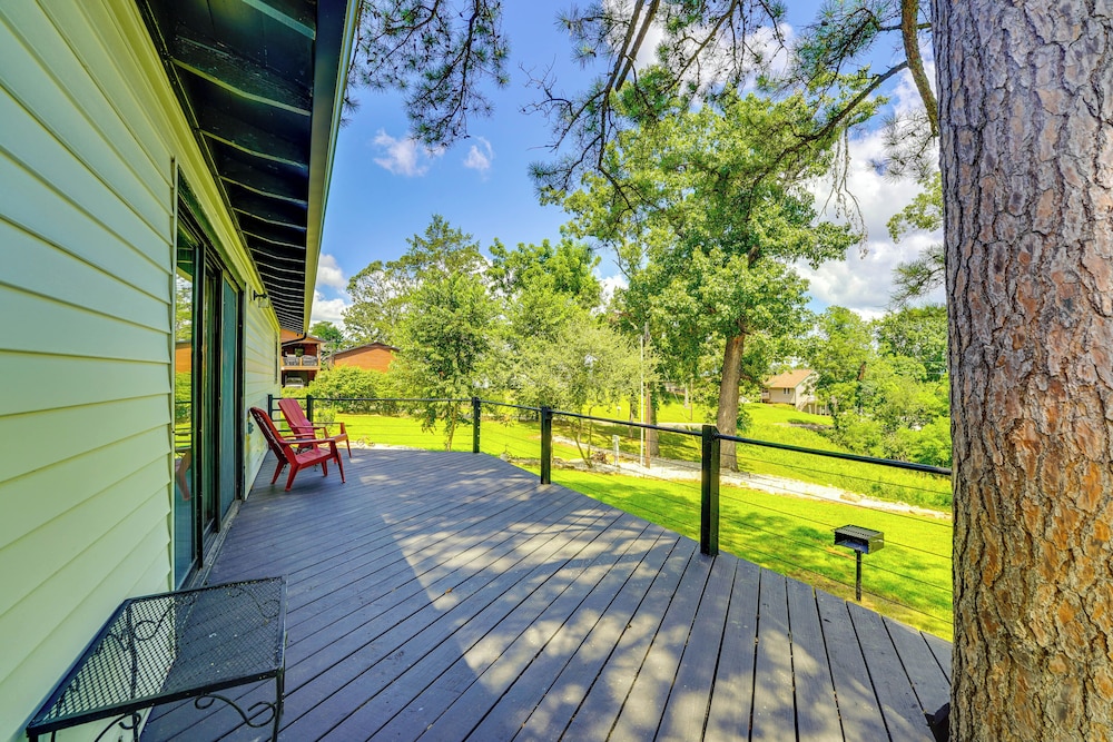 Near Table Rock Lake: Family Home w/ Deck & Views