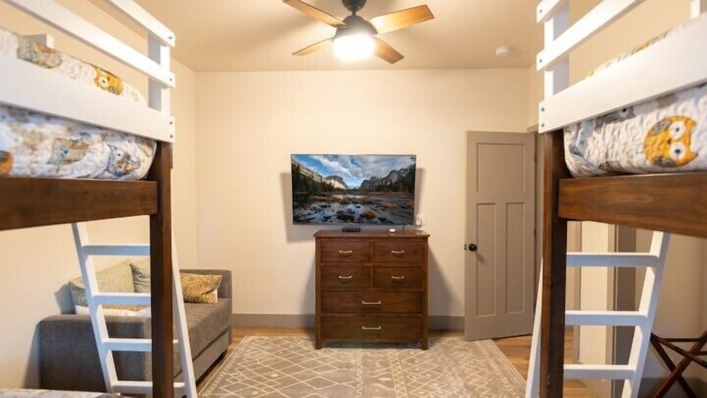 Scenic Wonders Half Dome Loft 3 Bedroom view 3