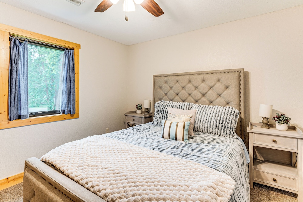 Luxe Barndominium Retreat Near Blue Spring Lake!