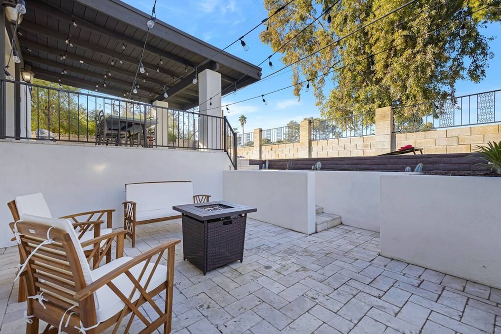Huge Golf Course Home-free Heated Pool Theatre Gym