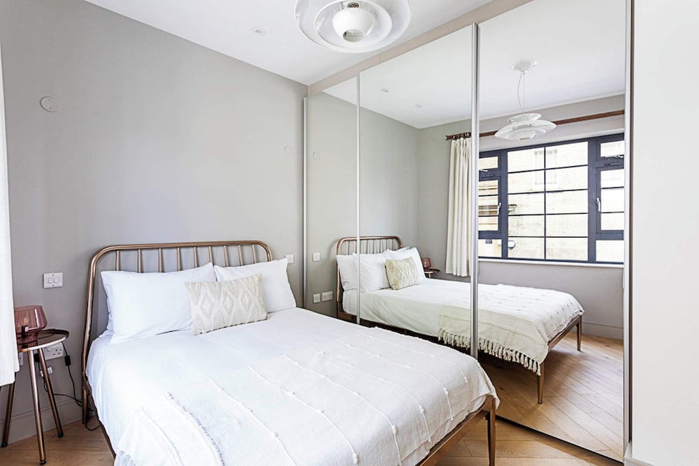 Modern Brentford Flat view 4