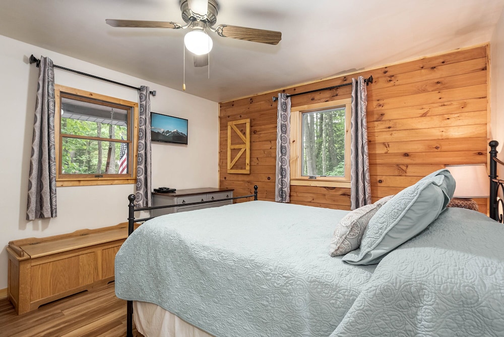 Lincoln Log Cabin view 3