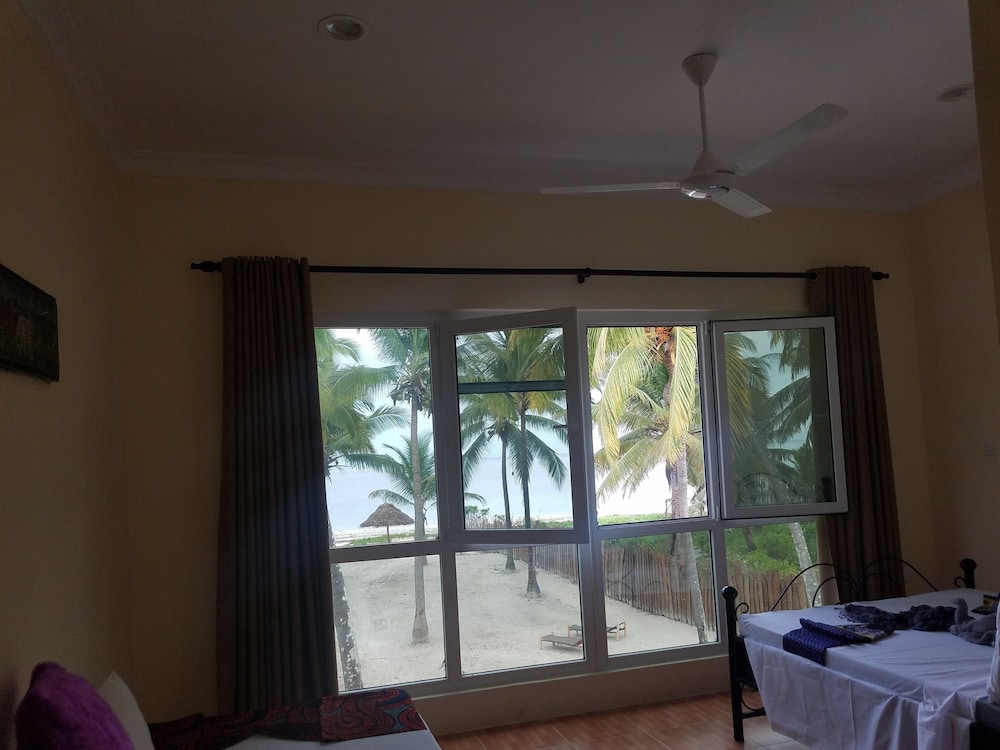 Bwejuu Beach Palm Villa