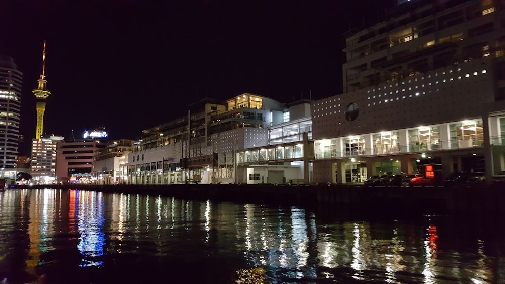 Princes Wharf Couple's Retreat - Adults Only
