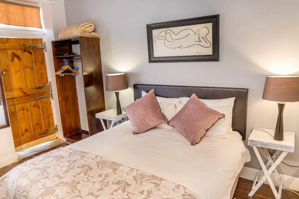 Four Oaks Guesthouse