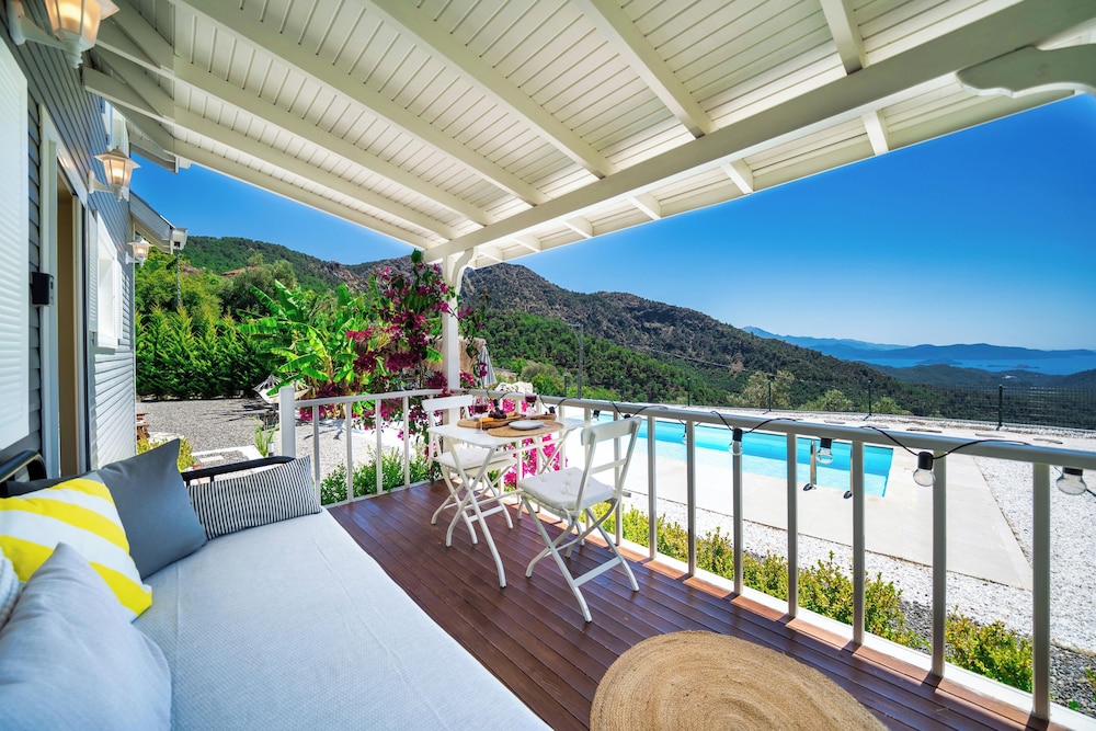 The Box House & Seaview & Private Pool