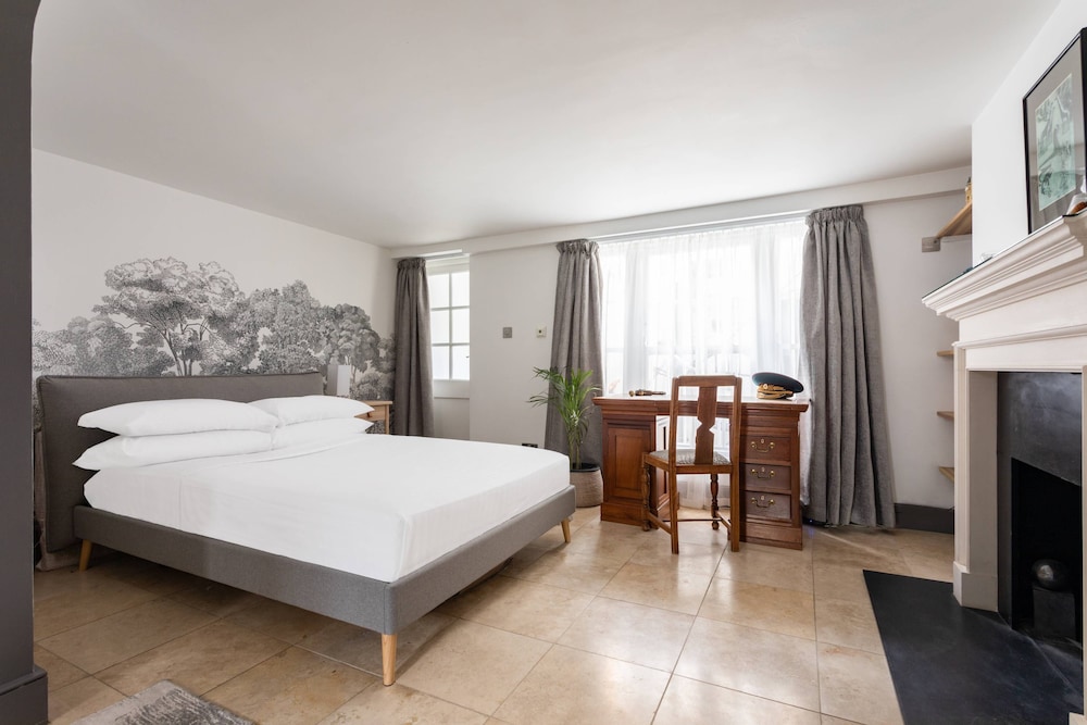 Molyneux Street II by Onefinestay