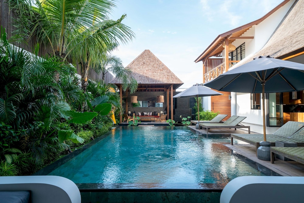 Villa Nusantara 5 by Alfred in Bali - Promo Luxury 4BD Pool Villa Pererenan Beach Caggu