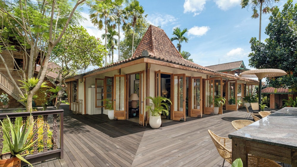 Rumah Melati Estate by Villa Finder
