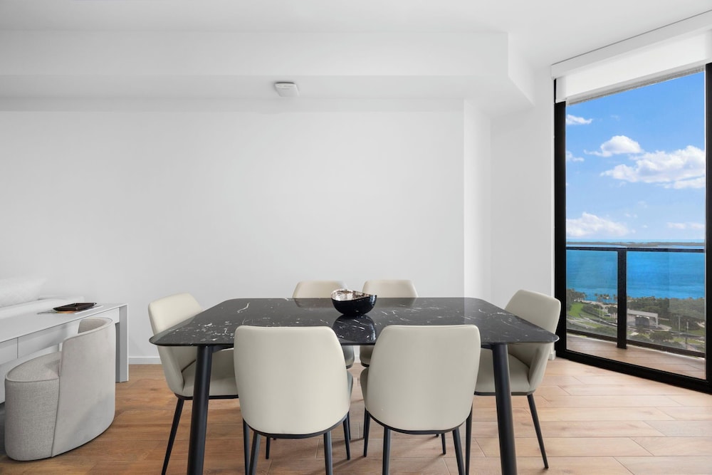 Luxury Studio with Stunning Views & Pool