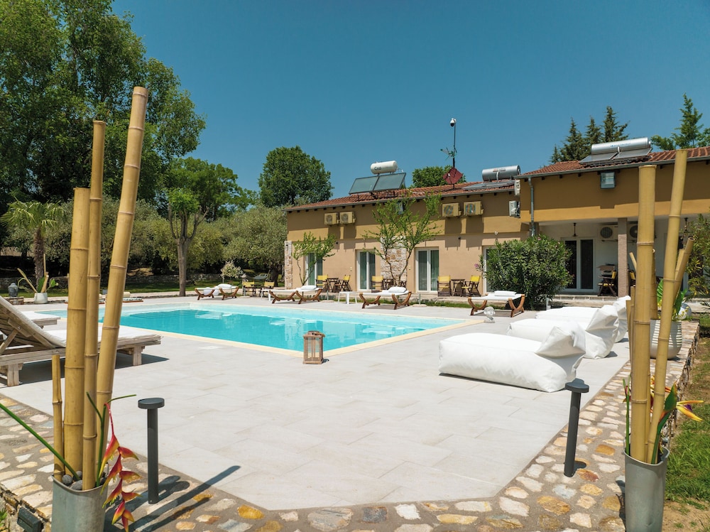 Natura Bungalows