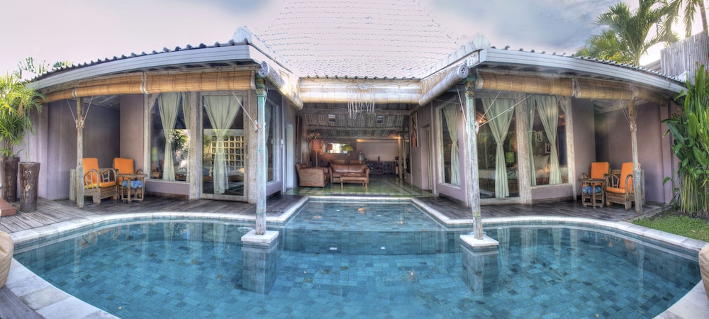 Villa West