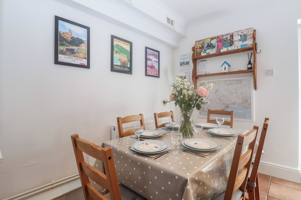 2 Kersbrook Gardens