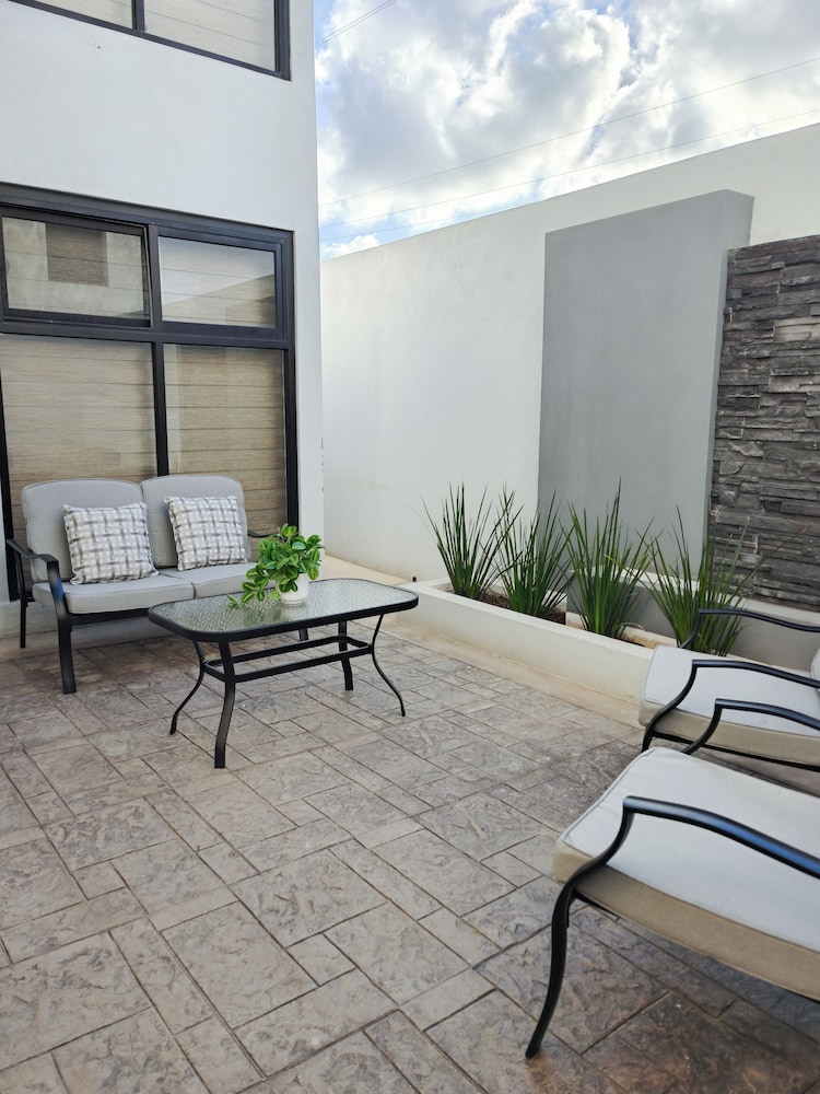 San Carlos Apartment