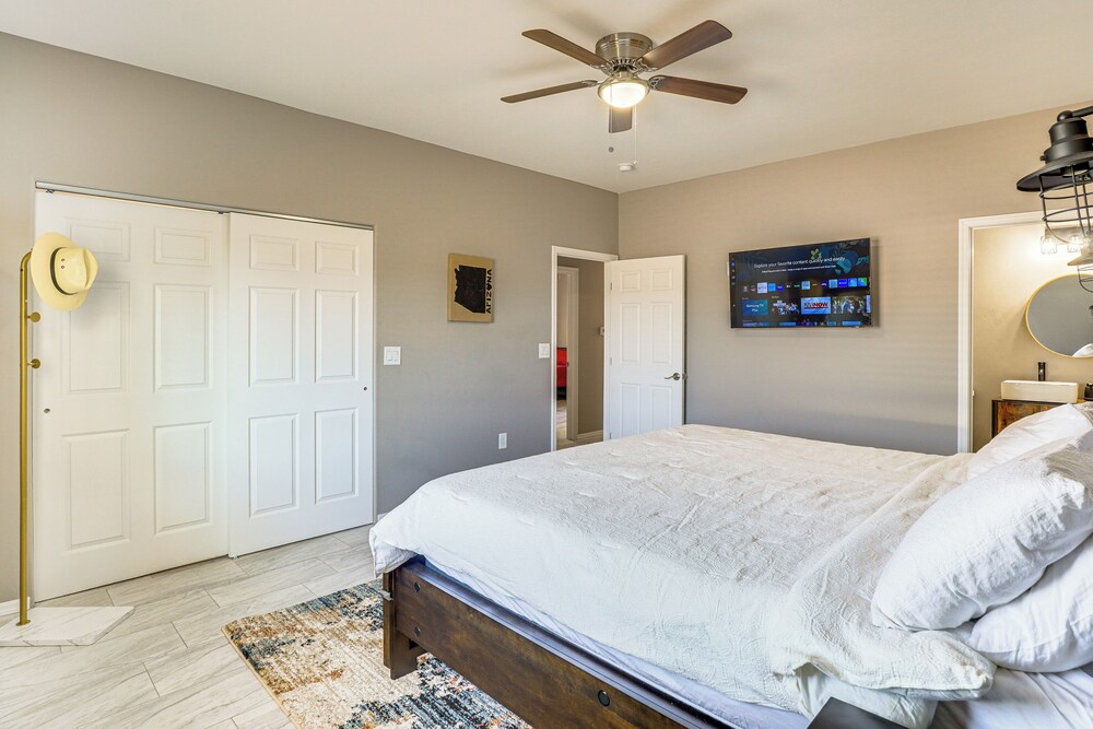 3 Mi to Tucson Mall: Home w/ Large Outdoor Space!