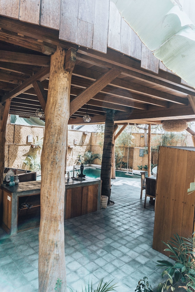 Gili Treehouses