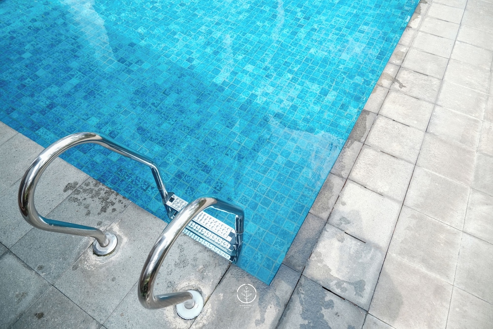 Mentari Hill View 8 BR heated pool and movie room