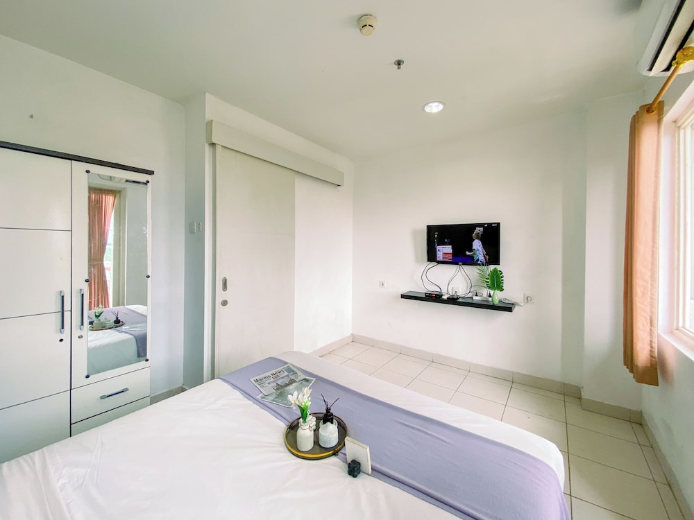 Comfort Living 1BR at Sentul Tower Apartment