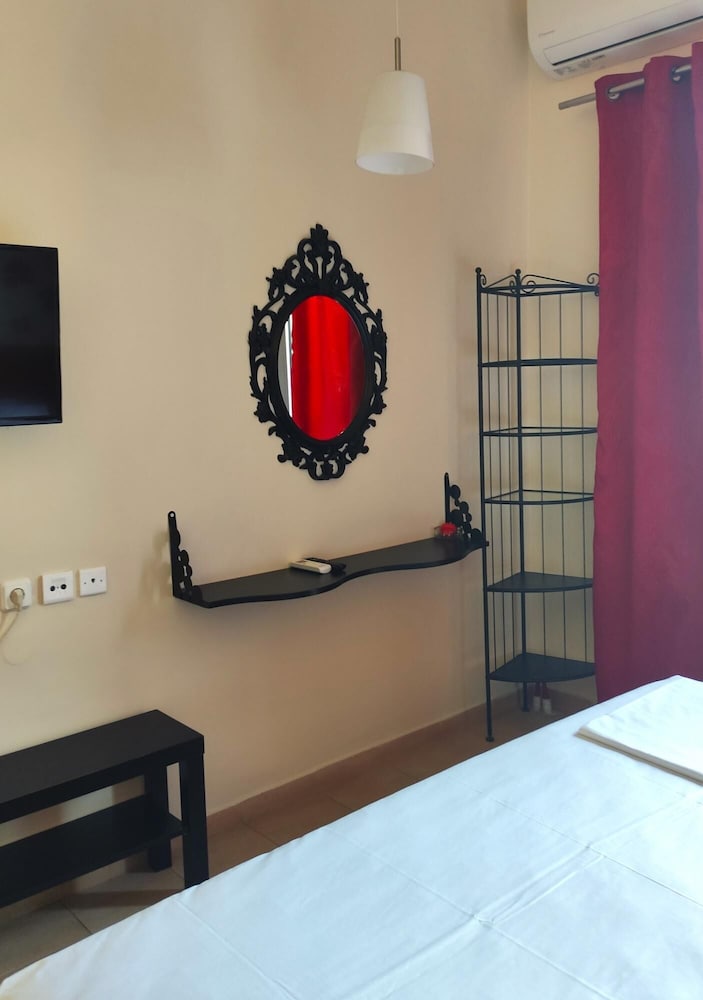 Okeania Seafront Rooms in Kamena Vourla