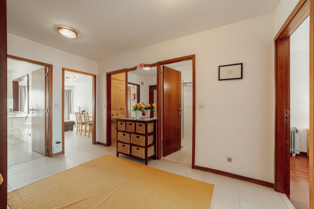 Espinho Modern 3 Bedroom Apartment by Vacationy
