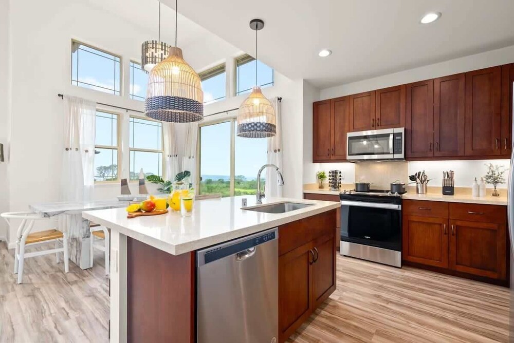 @ Marbella Lane - 3BR w/ Amazing MT & Ocean Vistas