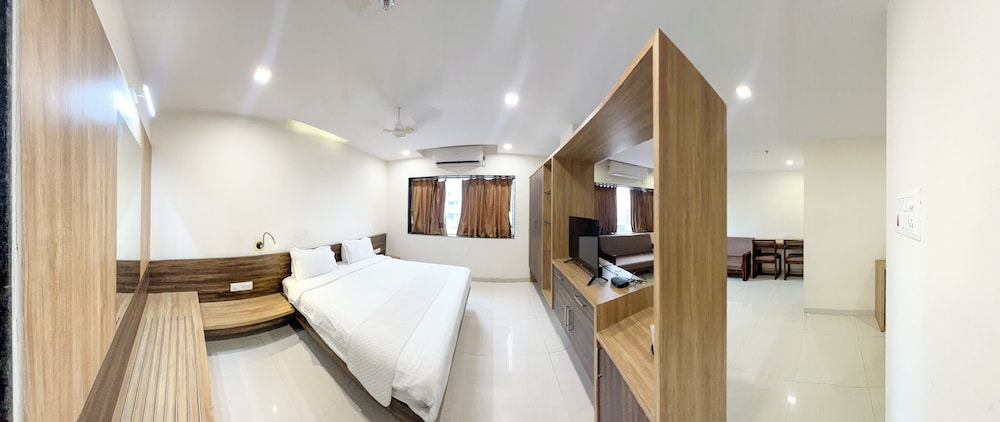 THE GRAND KD HOTEL