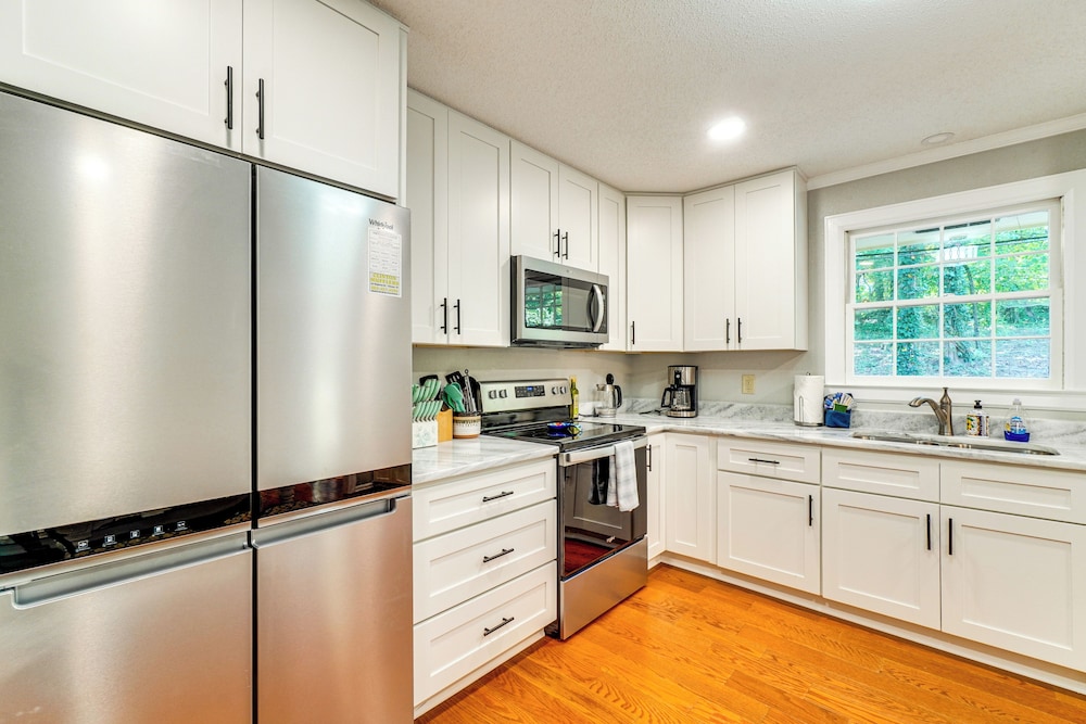 1 Mi to Dtwn: Quiet Retreat w/ Yard in Clinton