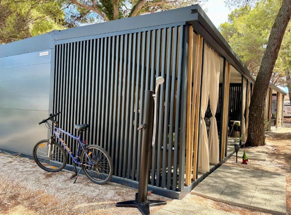 TJ Escape - Mobile Home With Hot Tub And Terrace